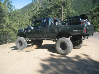 Carnage - Boulder - Puttin back front driveshaft